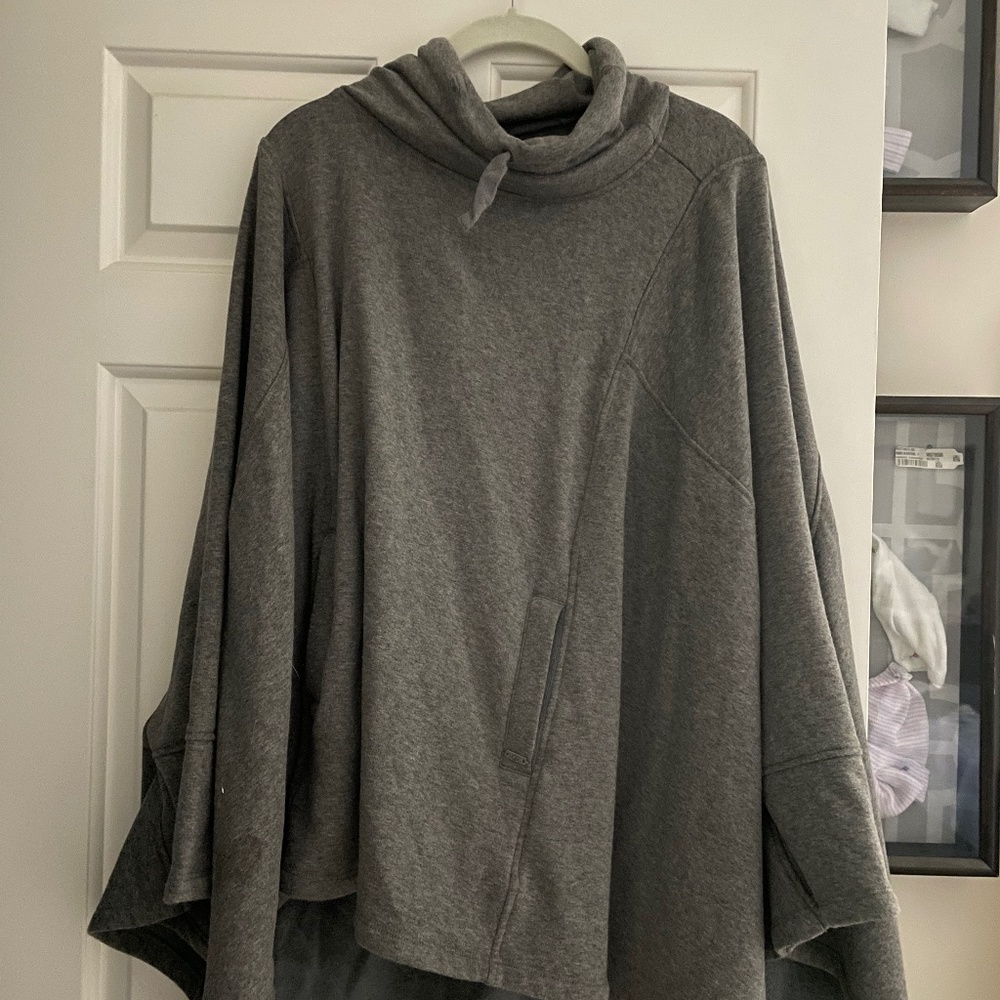 Ugg women’s poncho- M/L